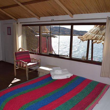 Uros Aruma Uro On Uros Floating Islands Puno Extérieur photo