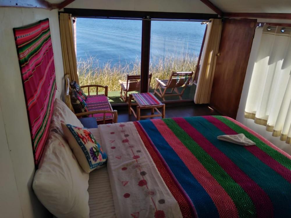 Uros Aruma Uro On Uros Floating Islands Puno Extérieur photo