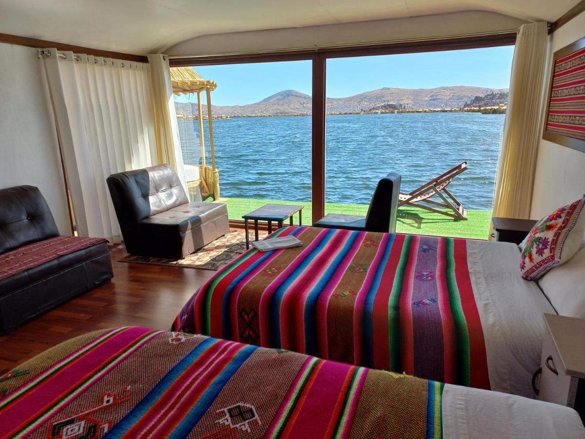 Uros Aruma Uro On Uros Floating Islands Puno Extérieur photo