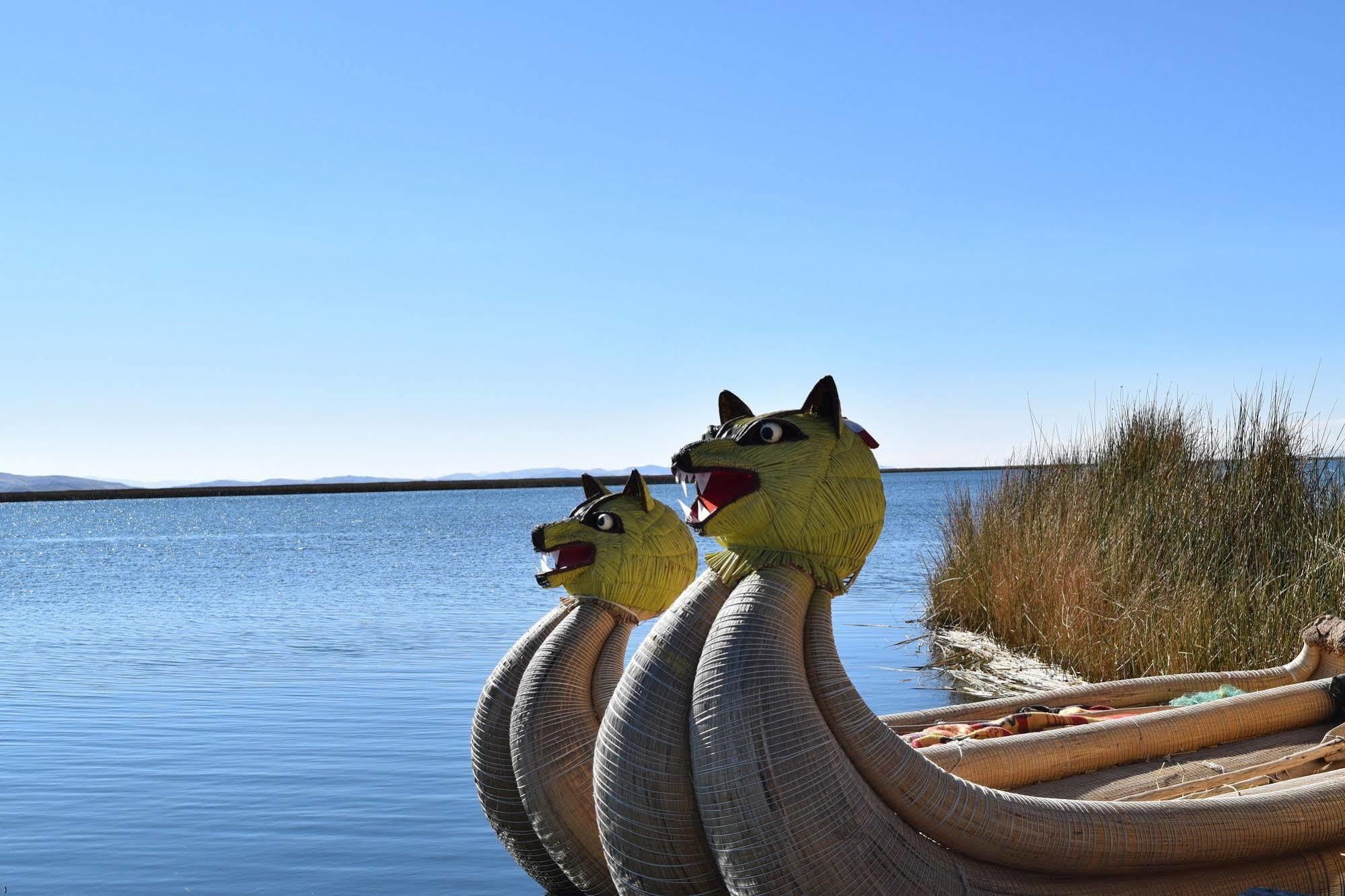 Uros Aruma Uro On Uros Floating Islands Puno Extérieur photo