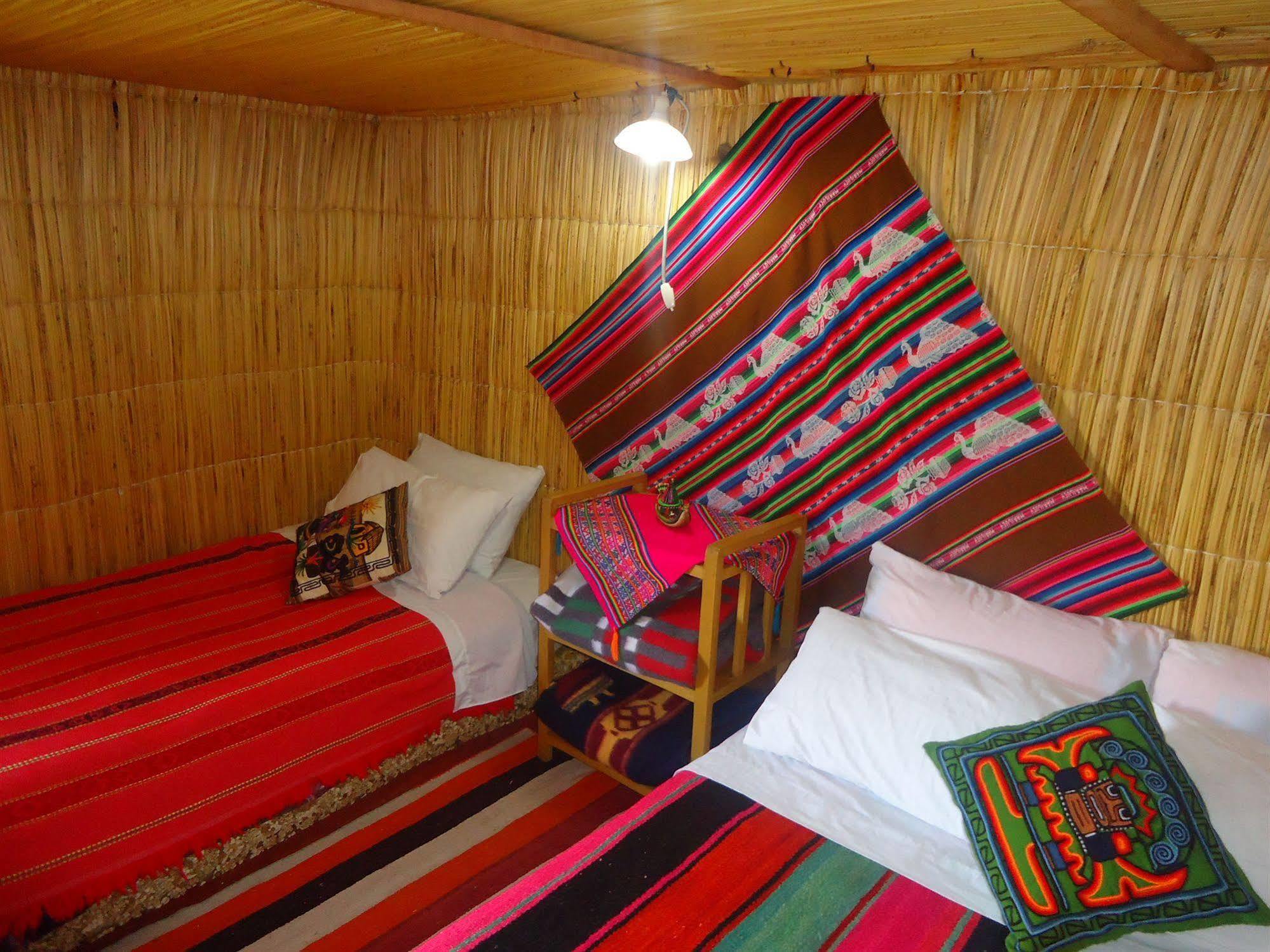 Uros Aruma Uro On Uros Floating Islands Puno Extérieur photo
