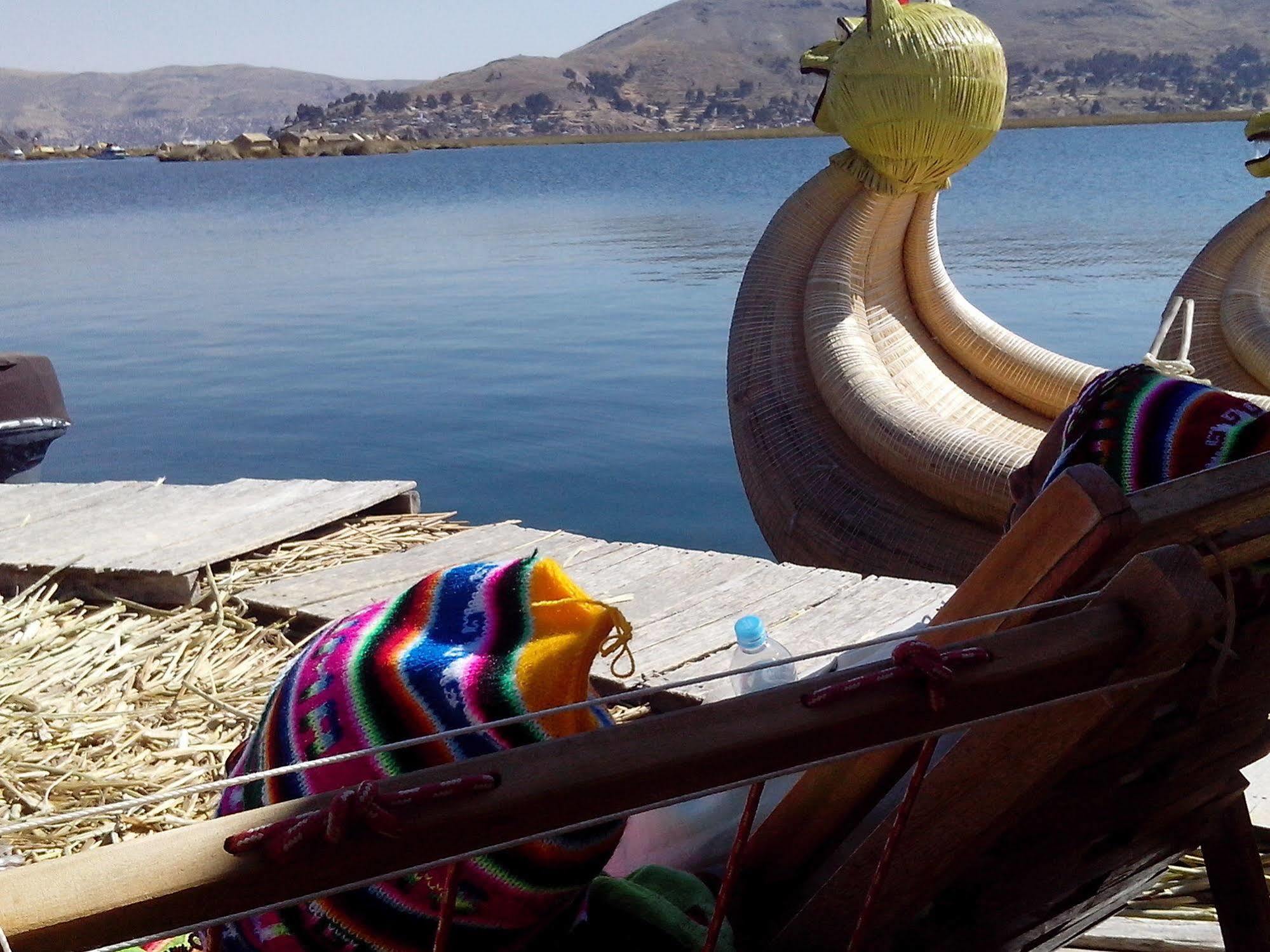 Uros Aruma Uro On Uros Floating Islands Puno Extérieur photo