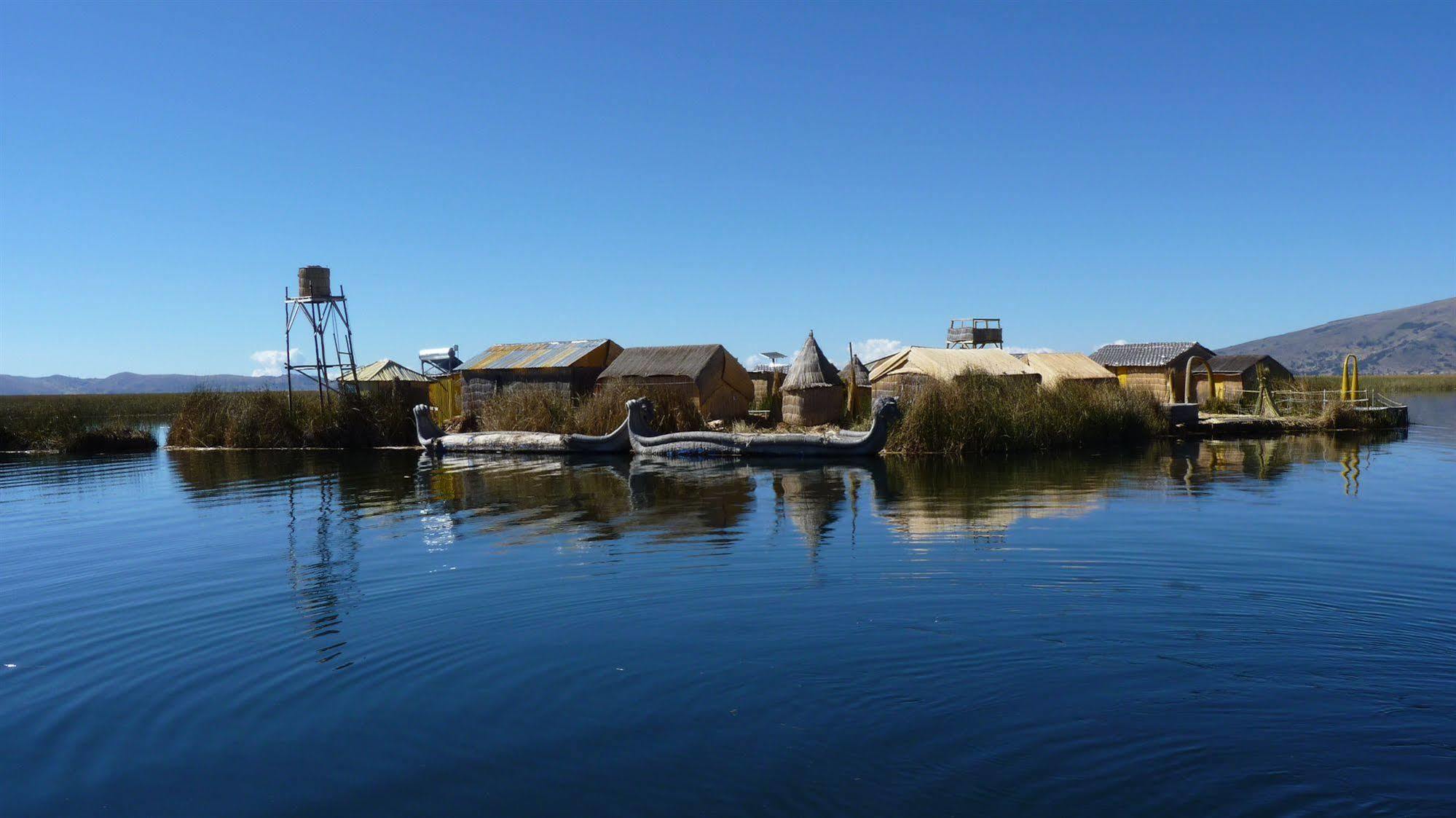 Uros Aruma Uro On Uros Floating Islands Puno Extérieur photo